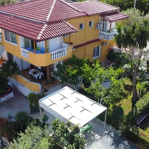 Apartment Golden Villa-ksamil